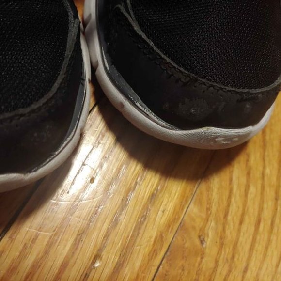 Under Armour Sneakers Boy's Size 11 - Picture 6 of 6